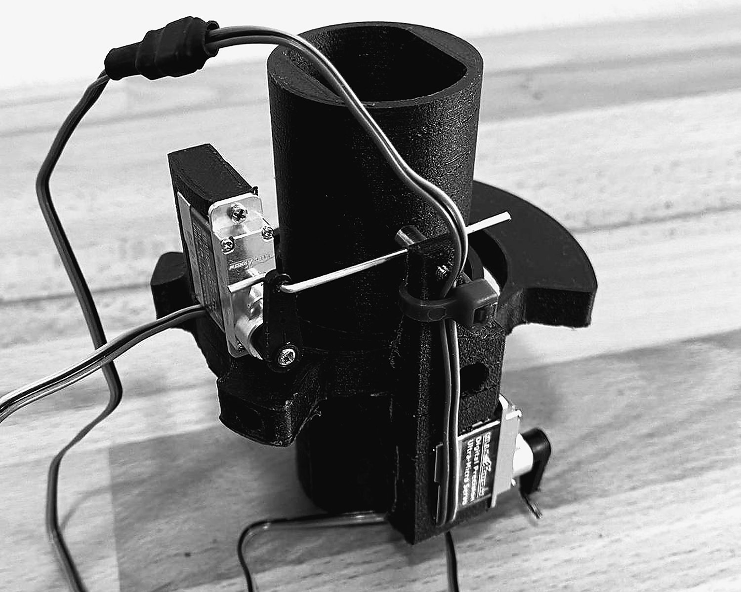 The thrust vector control gimbal: printed mount, two servos and pushrods